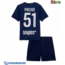 Fotballdrakt Barn Paris Saint-Germain Willian Pacho #51 Hjemmedraktsett 2025-26 Kortermet (+ Korte bukser)